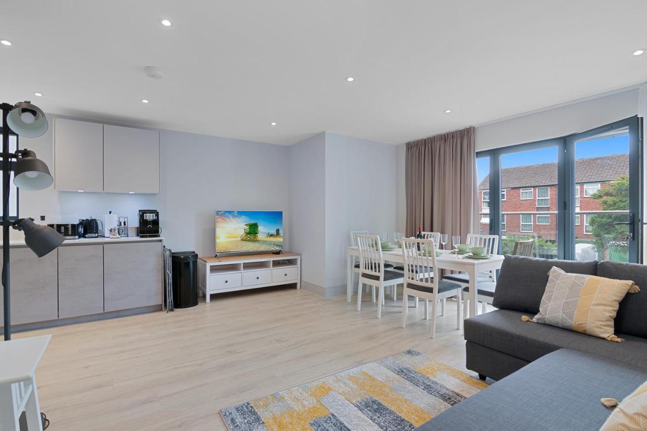 Spacious, 3 Bedroom, 2 Bathroom, Surbiton Kültér fotó