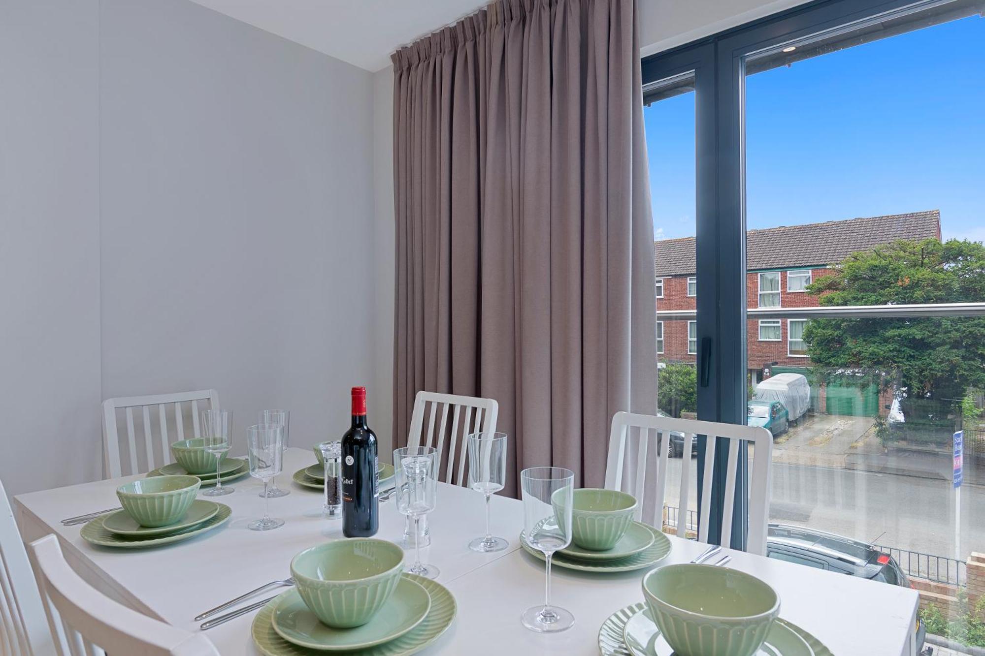 Spacious, 3 Bedroom, 2 Bathroom, Surbiton Kültér fotó